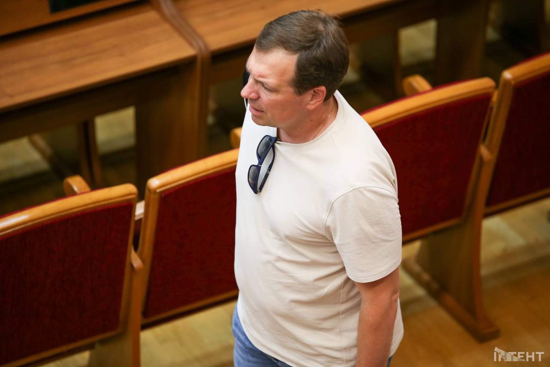 Бронювання охоронців замість медиків та підвищення зарплат: сесія Одеської облради у світлинах Інтента
