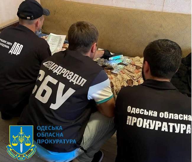 Справу поліцейських, підозрюваних у вимаганні 2 тисяч доларів, скерували до суду