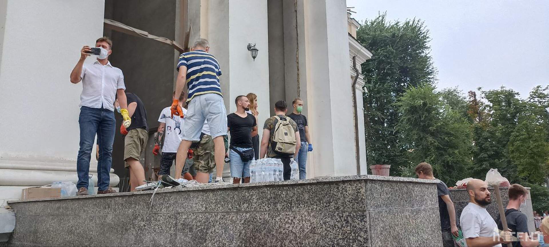 Наслідки нічної атаки росіян по Одесі в світлинах Інтента