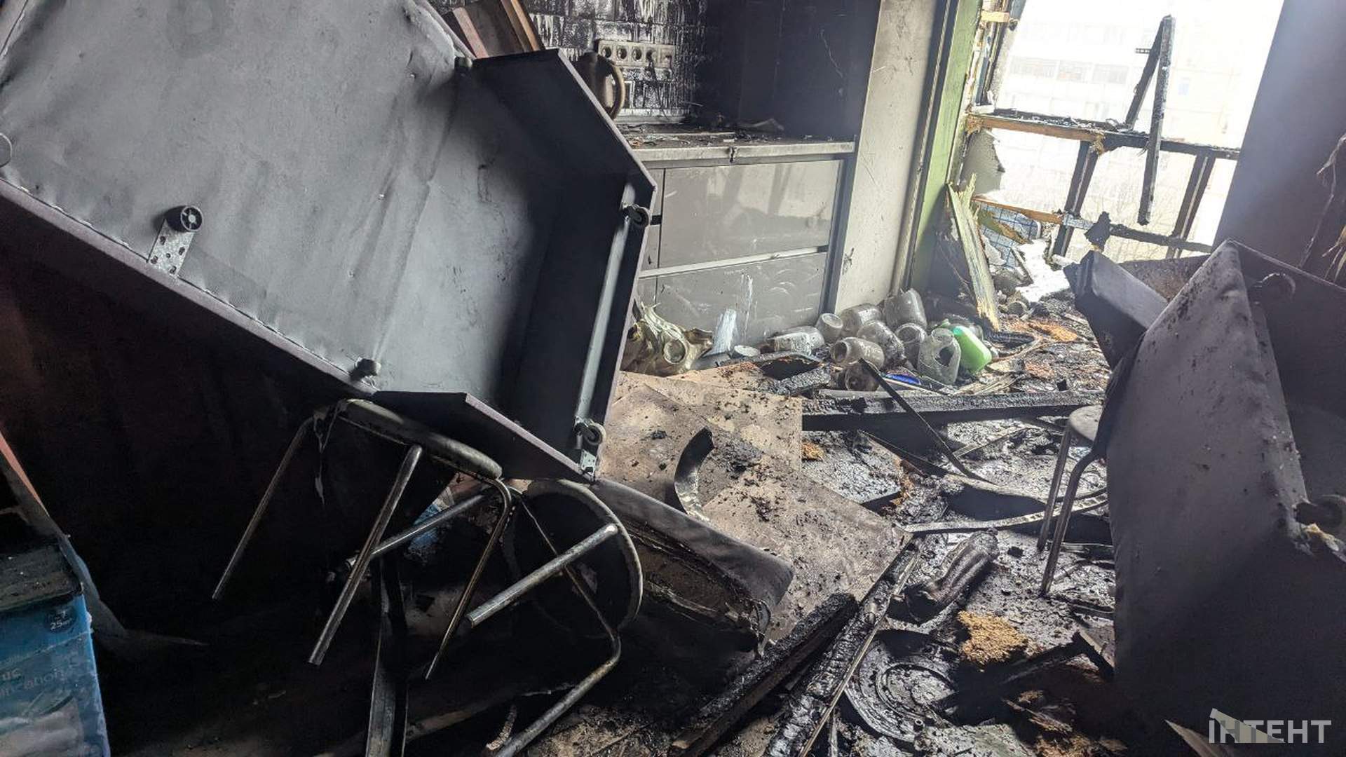 Безпілотник поцілив у багатоповерхівку в Чорноморську