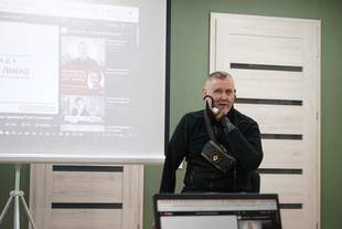 Ветеран із Миколаєва презентував посібник для допомоги людям з ампутаціями