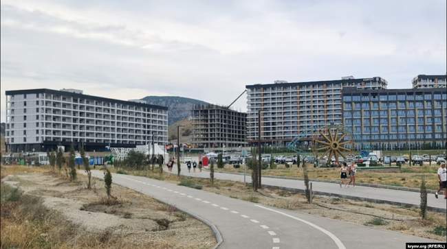 A new residential complex in Kapsel Bay near Sudak. PHOTOS: Krym.Realii