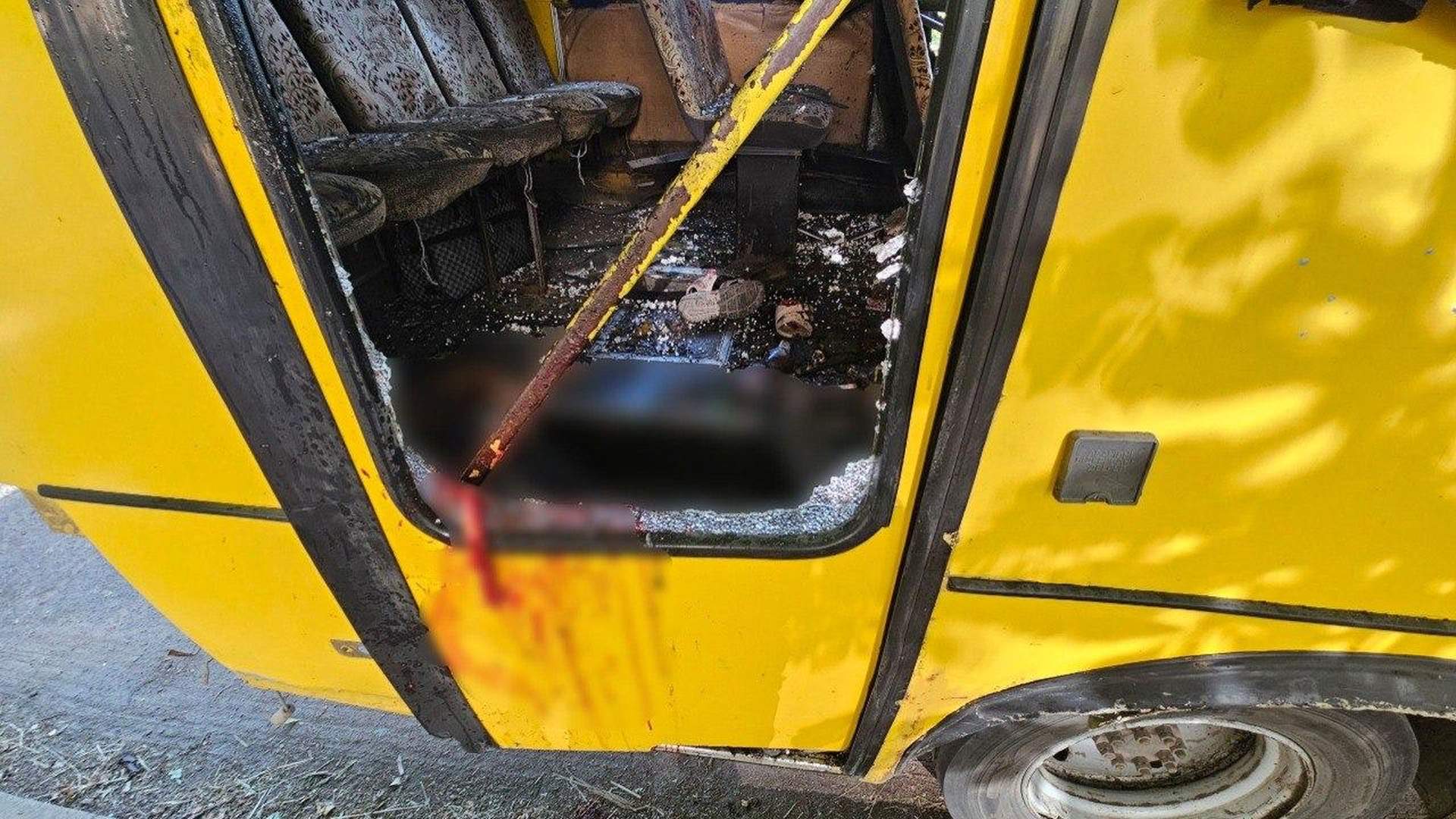 У Херсоні дрон окупантів вдарив по маршрутці: двоє загиблих, є поранені