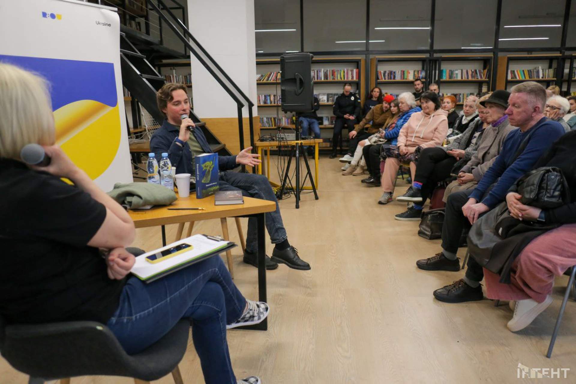 Одесити зустрілися з письменником Андрієм Любкою