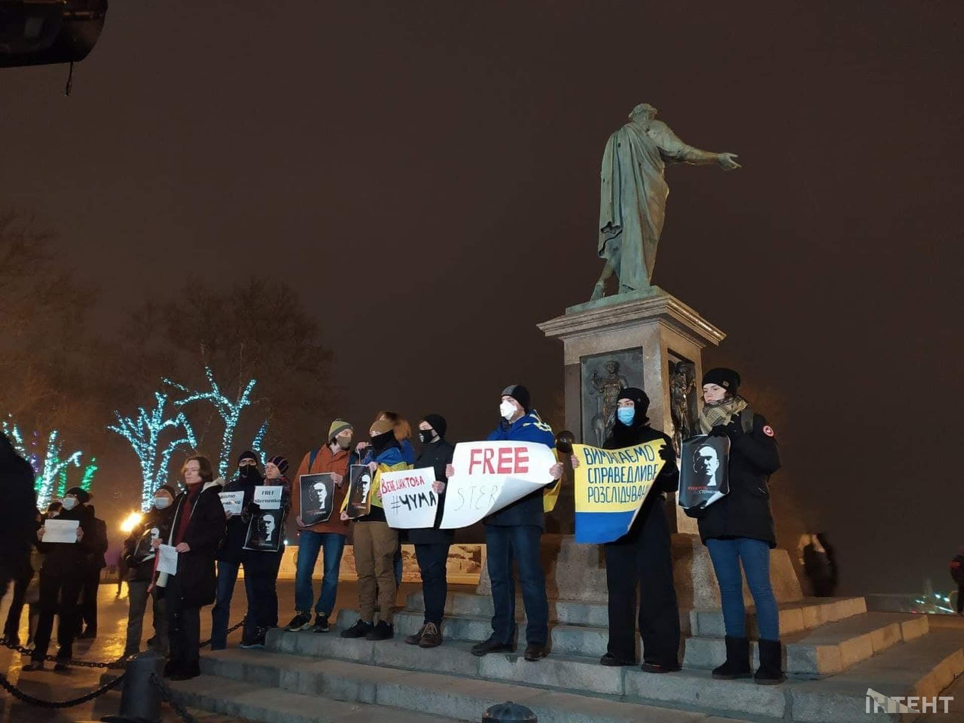 Прихильники Стерненка влаштували акцію протесту біля пам'ятника Дюку в Одесі