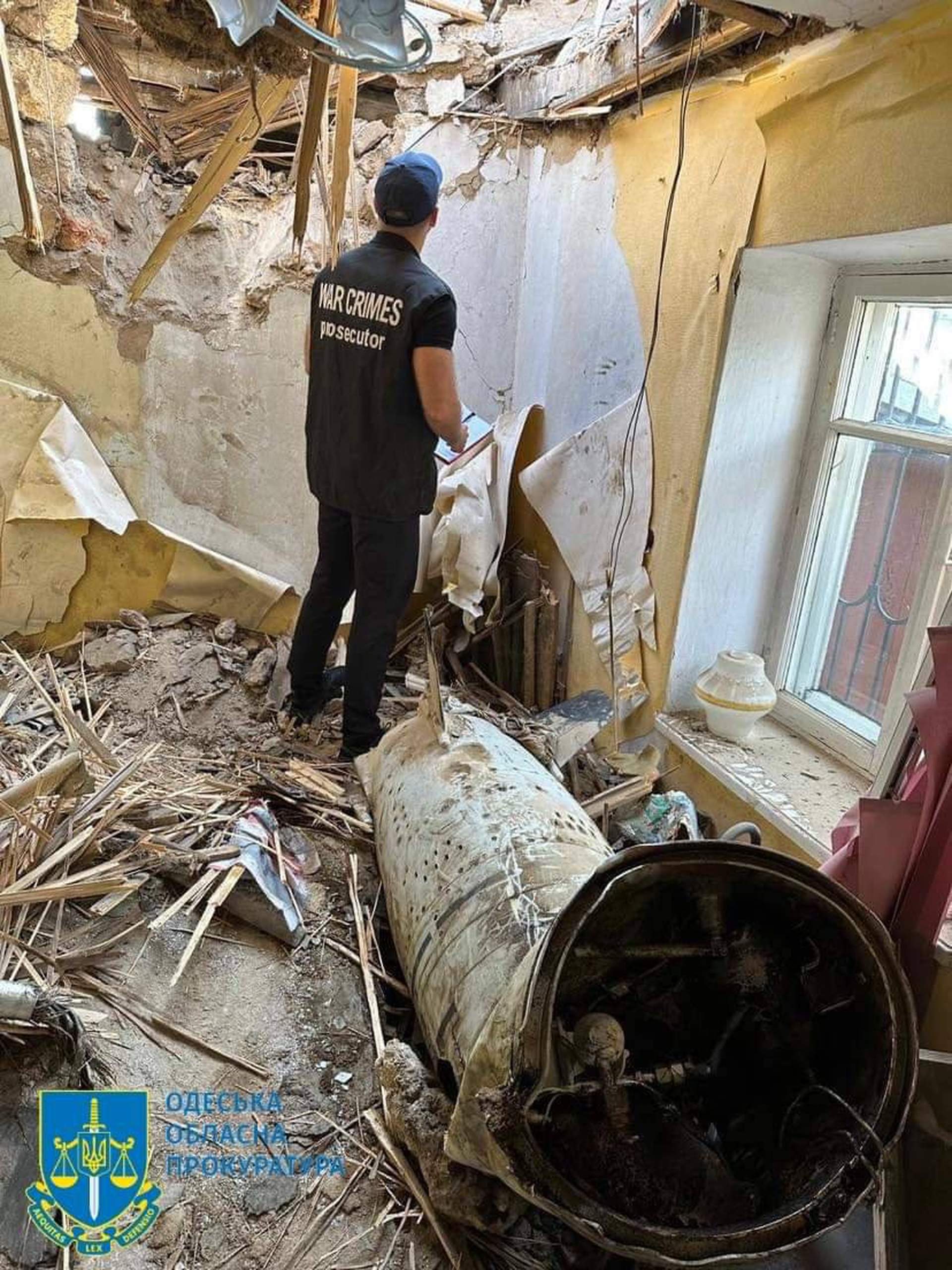 Уламки російських ракет поцілили у порт та поранили людину в Одесі