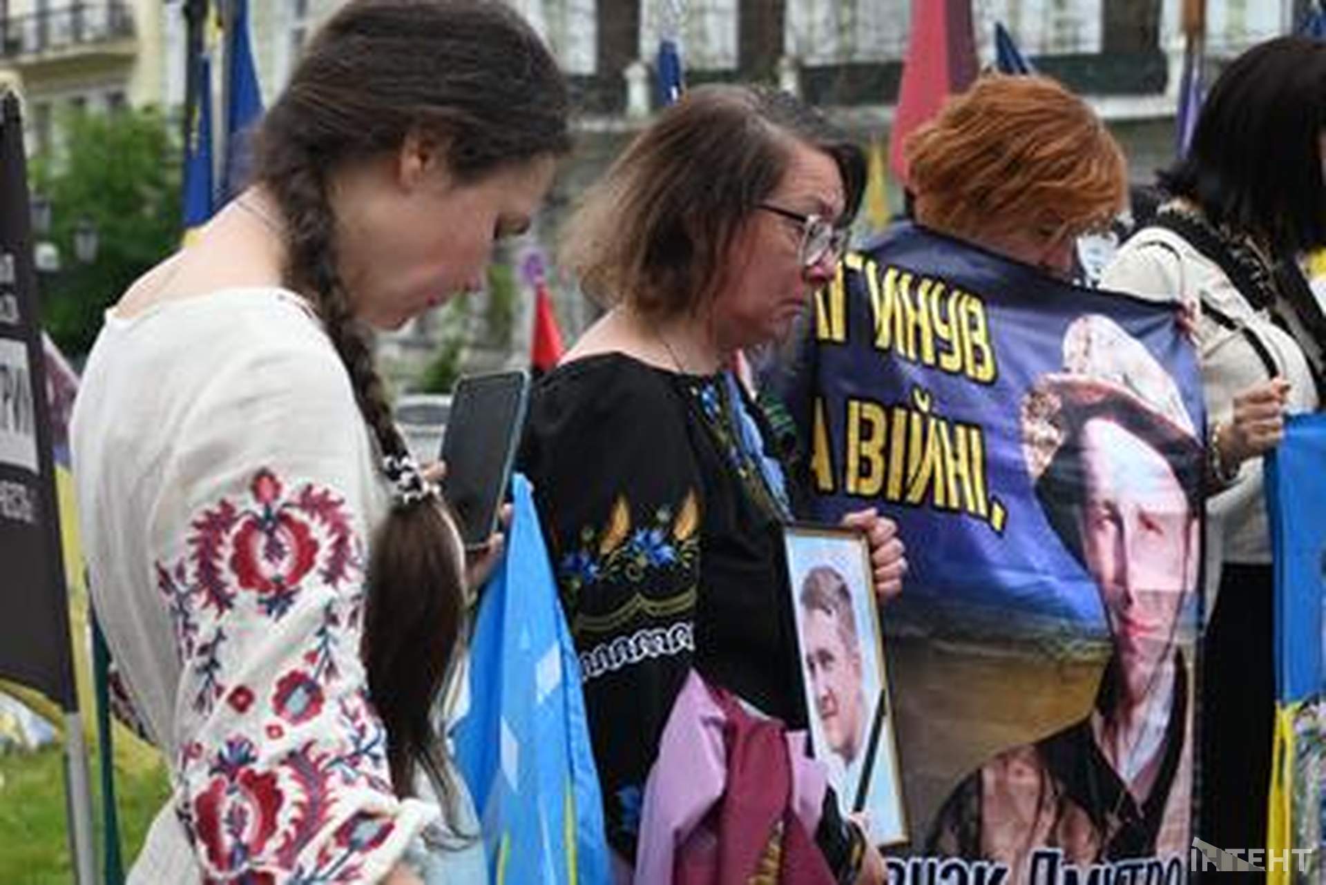 Лампадки, стрічки та хода пам’яті: в Одесі відбулася акція до Дня вишиванки