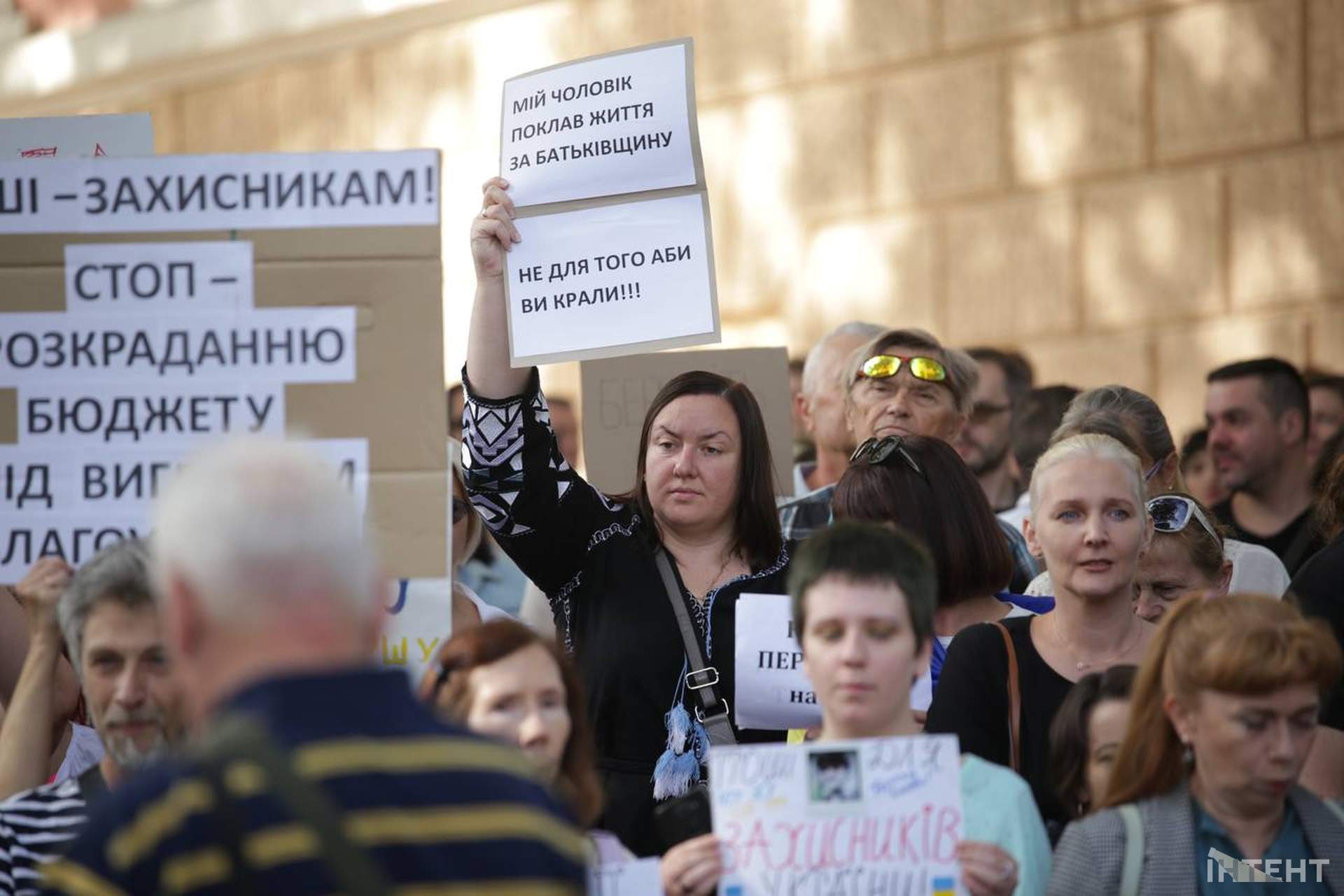 "В першу чергу - ЗСУ": в Одесі вже майже два тижні протестують проти несвоєчасних тендерів