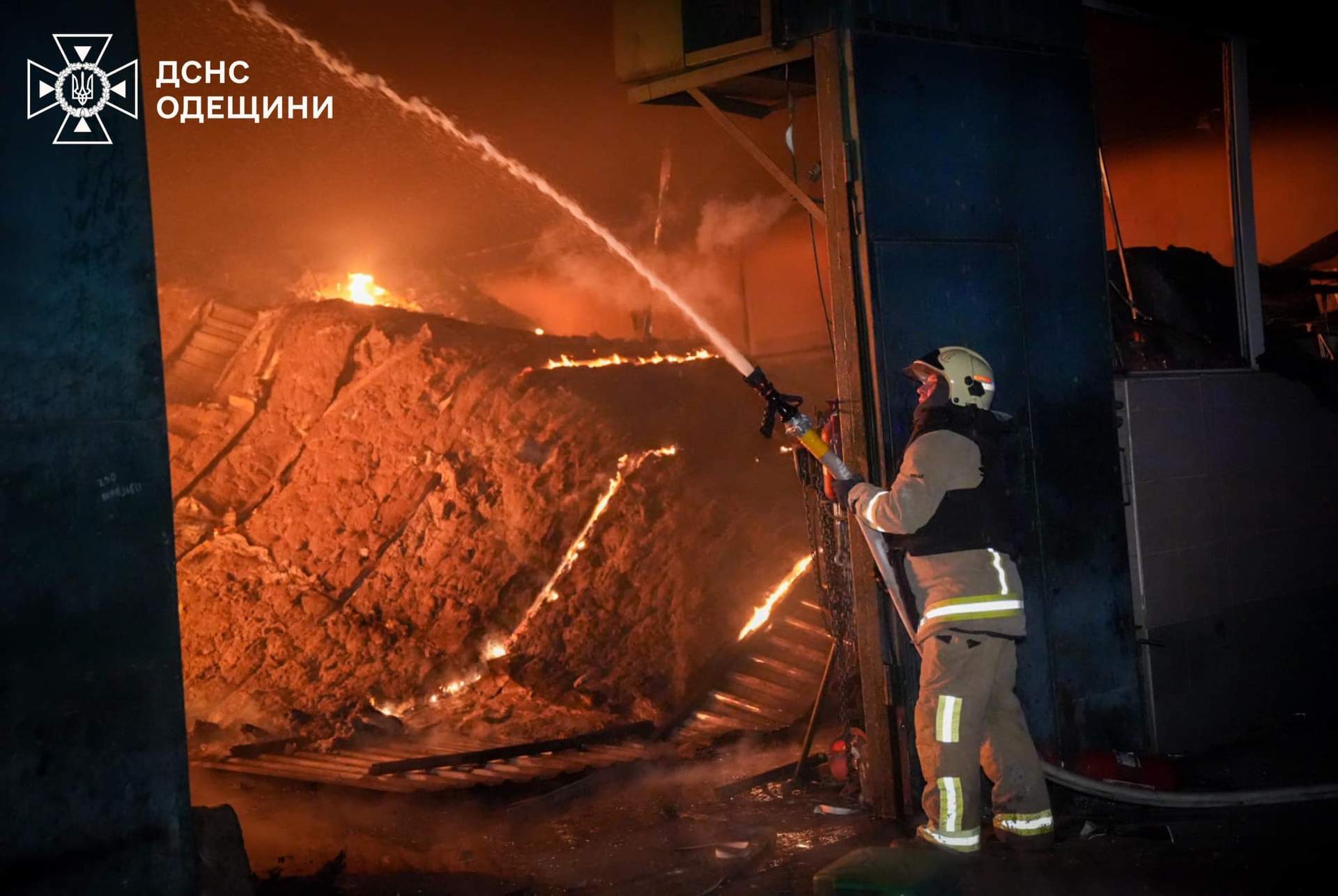 Дрони росіян спалили автомобілі та підприємства в Одесі