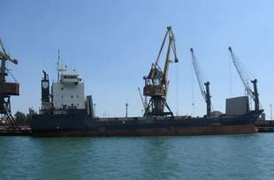 Внаслідок російської атаки в морському коридорі зайнялося судно під прапором Науру