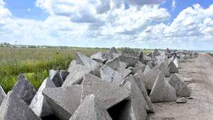 Компанії з орбіти Зеленського отримали сотні мільйонів на фортифікаціях Херсонщини