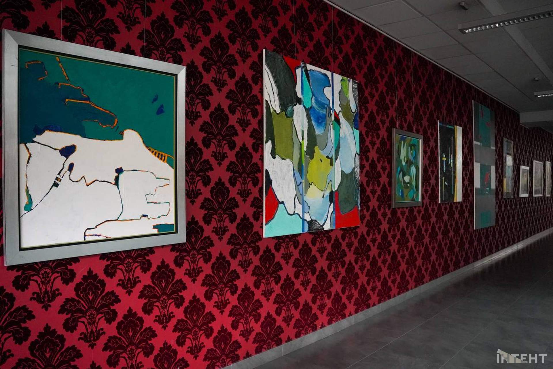 Виставка у день народження одеського художника відкрилася в темряві