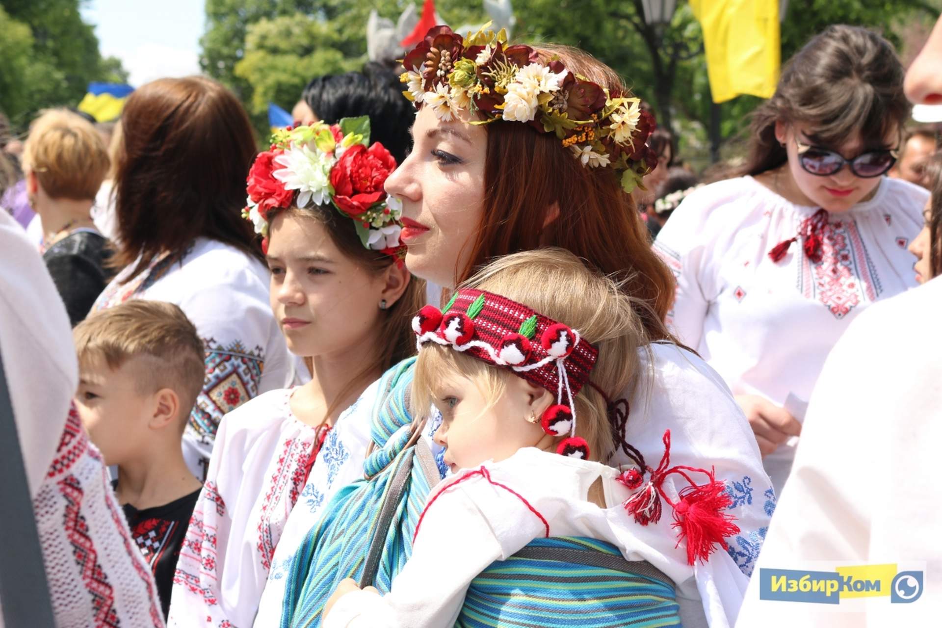 В Одессе состоялся юбилейный десятый МегаМарш в вышиванках