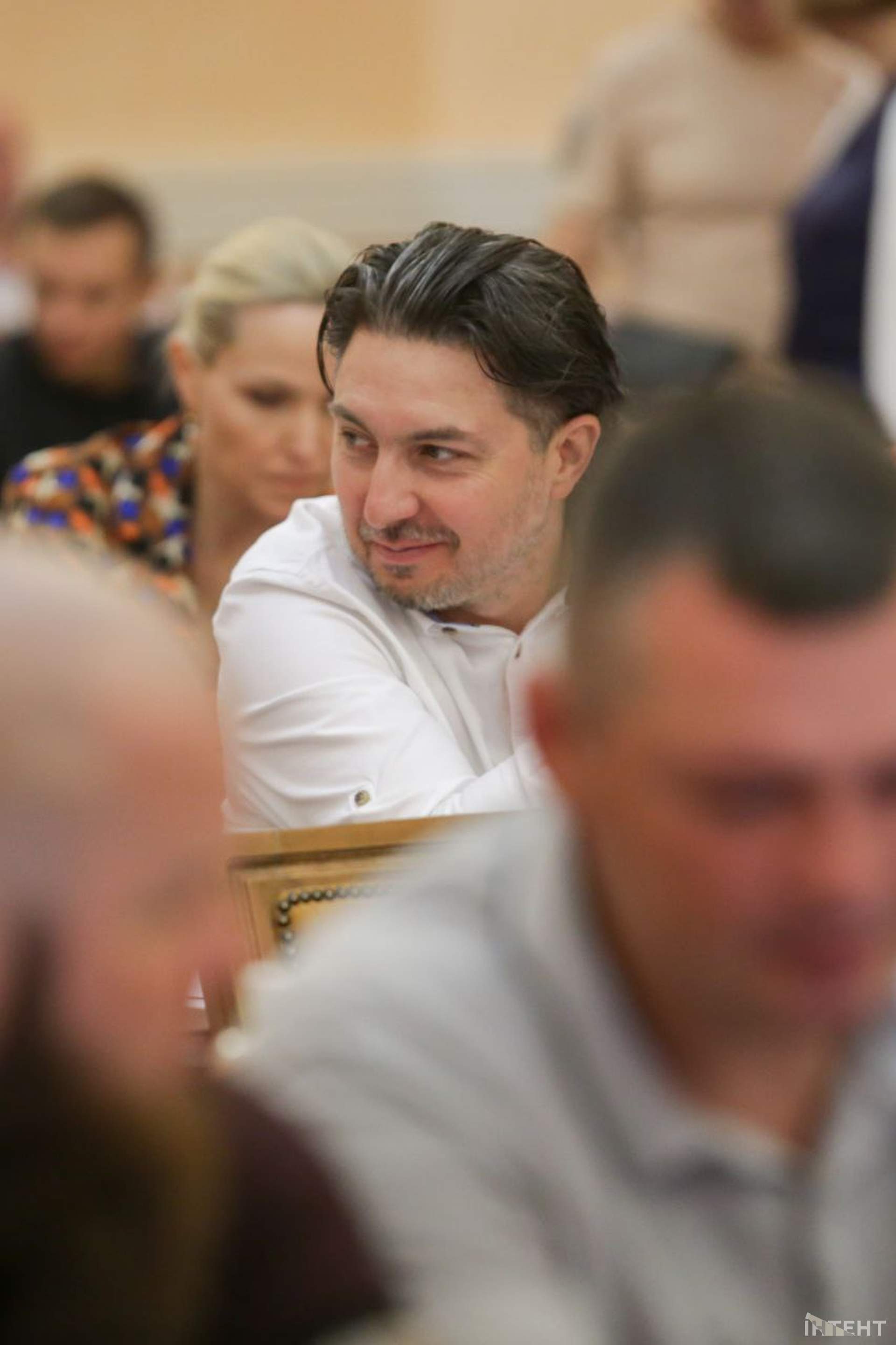 Обличчя та емоції: сесія Одеської міської ради в об'єктиві Інтента