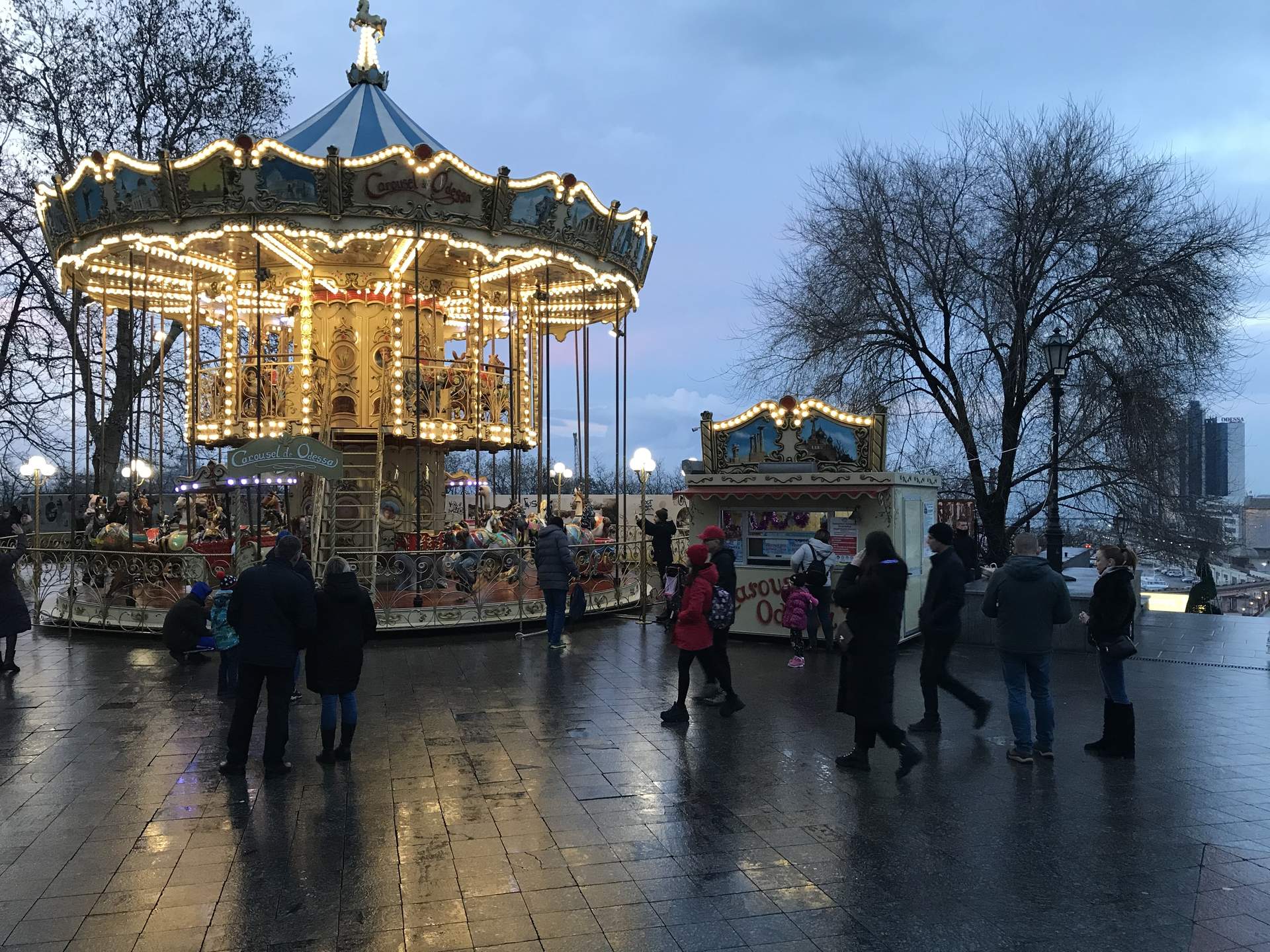 Тепле Різдво: як виглядає головна вулиця Одеси в святковий день