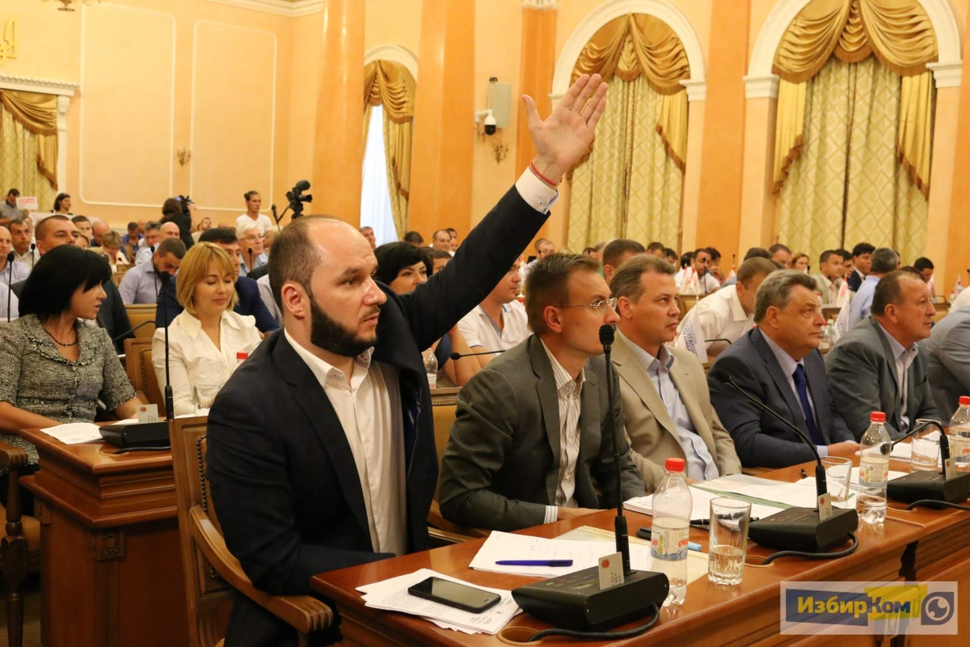 Сессия Одесского городского совета: "земельный передел" и десант нардепов
