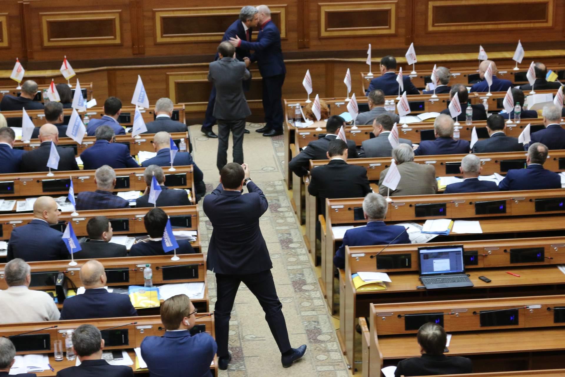 Сессия областного совета: митинги и отклоненный Ройтбурд