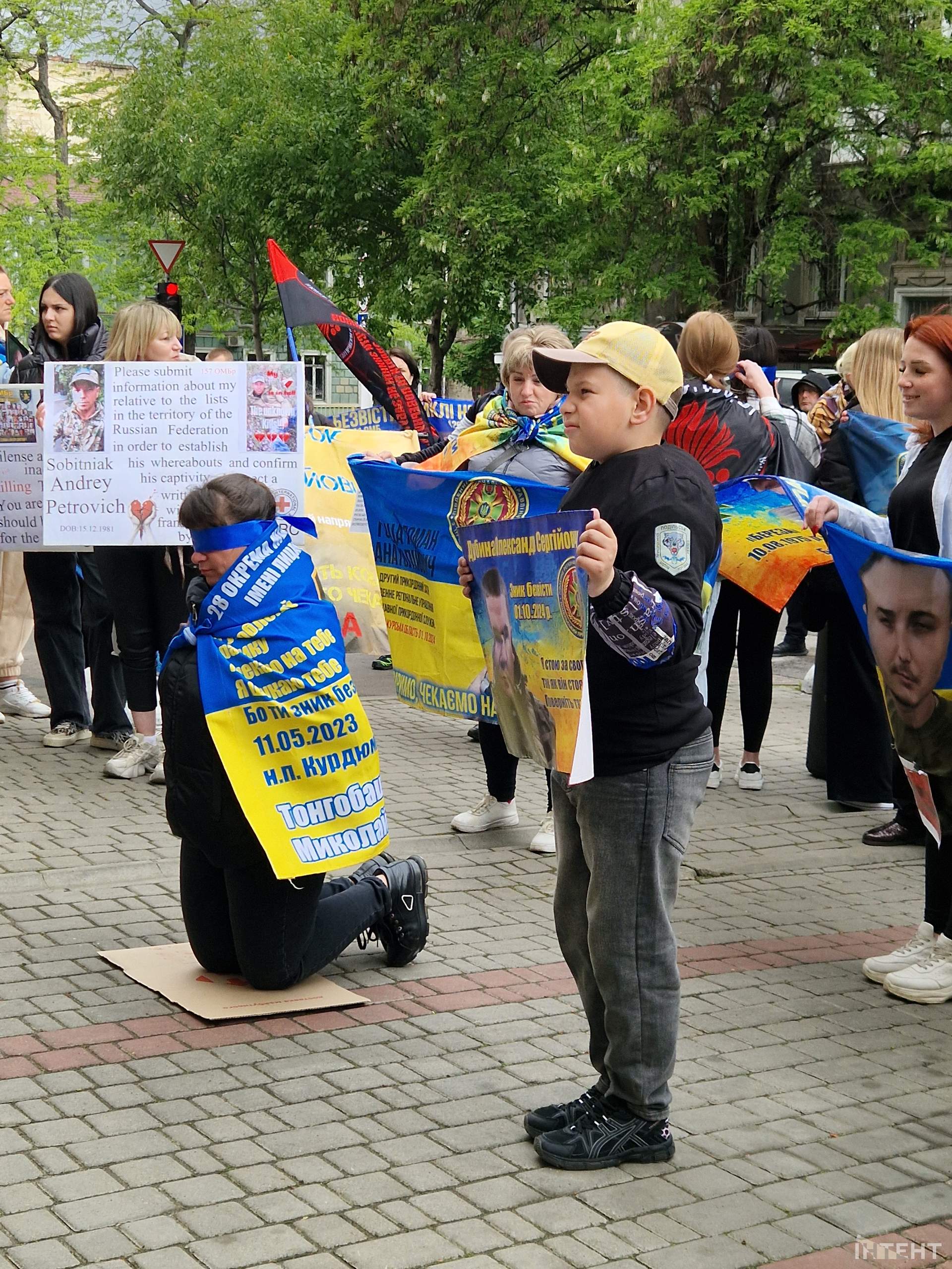 Родичі полонених в Одесі пікетували Червоний Хрест
