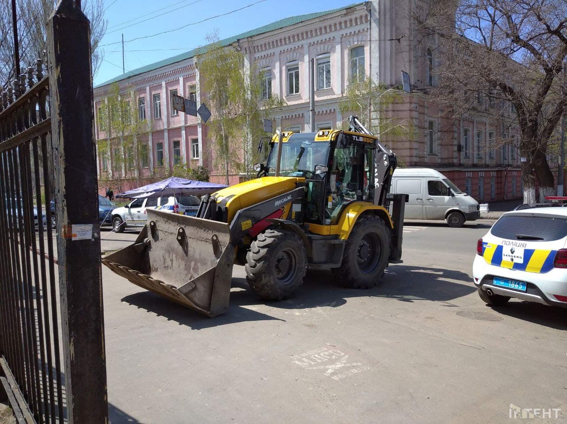 Активісти прибрали територію «Дача Маразлі», яку намагаються захистити від забудови