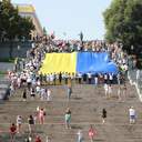 В Одессе развернули 28-метровый флаг Украины и посвятили акцию заложникам Кремля