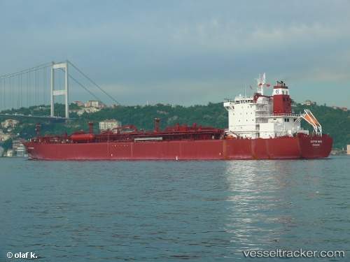 Суда с аммиаком выпустили из порта Южного