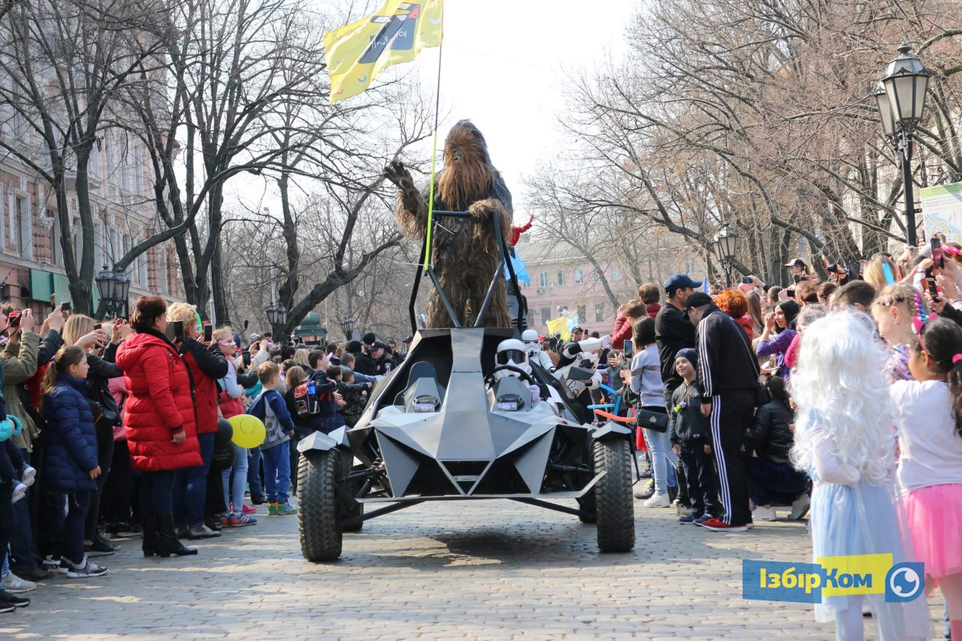 Парад Юморины 2019: зомби, клоуны и Чарли Чаплины