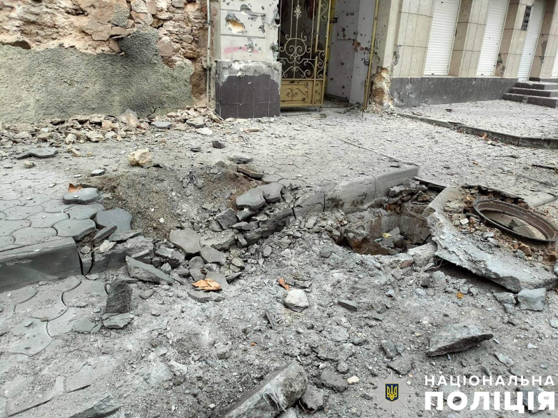 Атака на мирне населення Херсонщини: зруйнована багатоповерхівка, поранено дитину