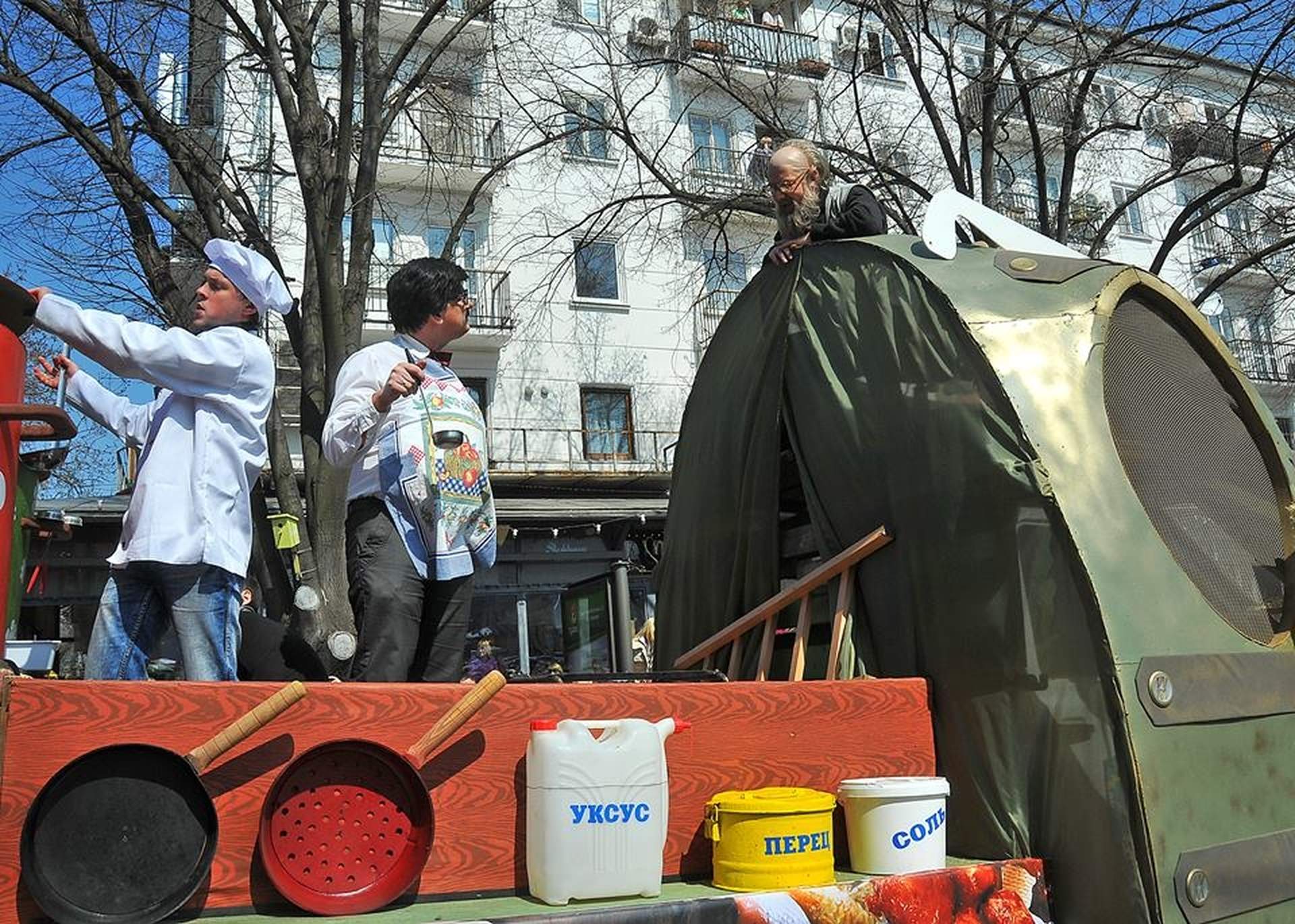 1 апреля в Одессе: Юморина и безмолвный митинг