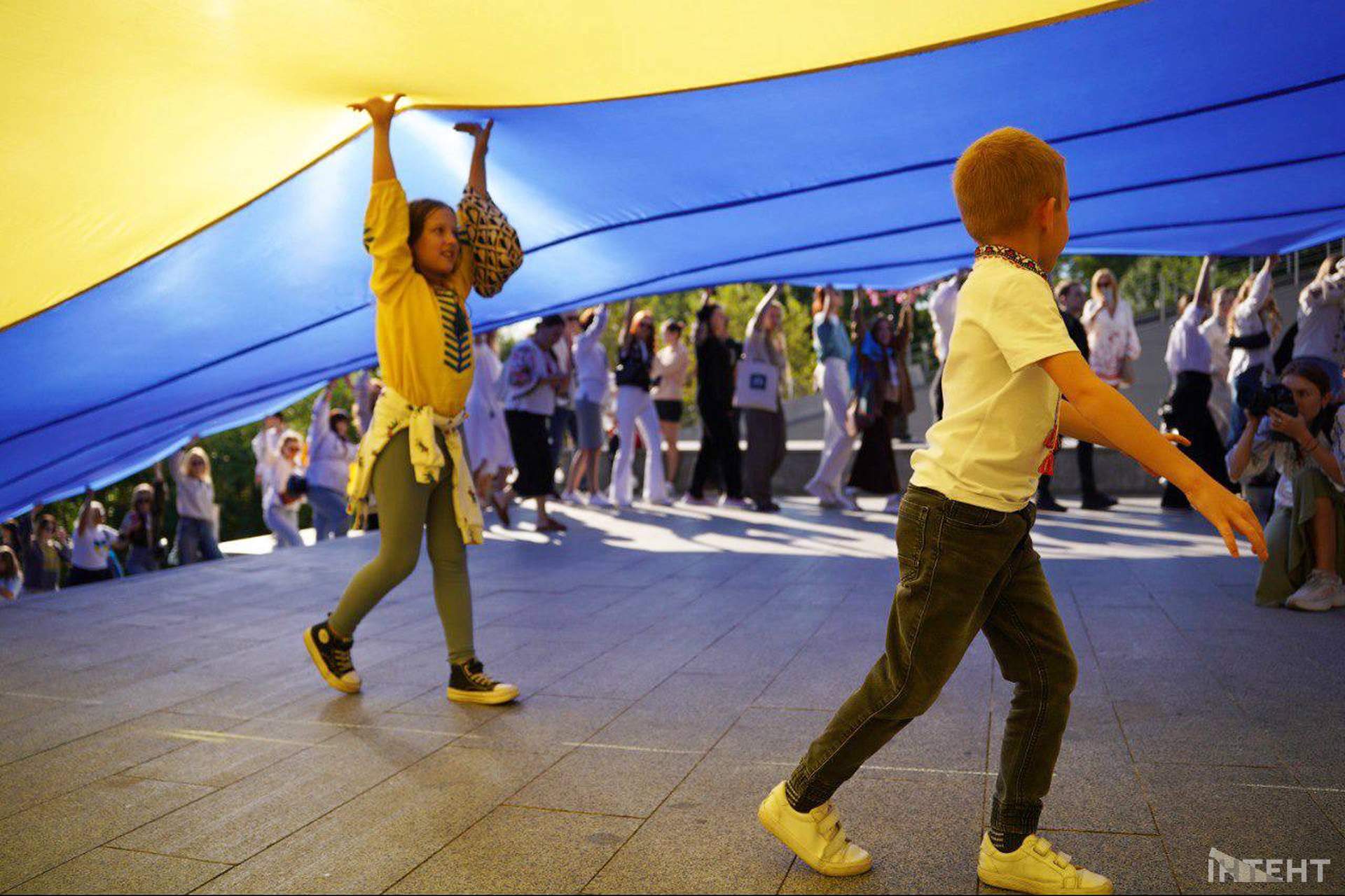 В Одесі розгорнули 34-метровий прапор України до Дня Незалежності