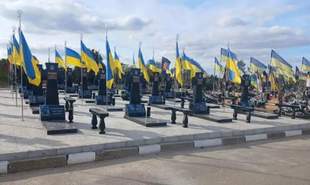 Аудиторов заинтересовал договор на обустройство мемориального комплекса на кладбище в Херсоне