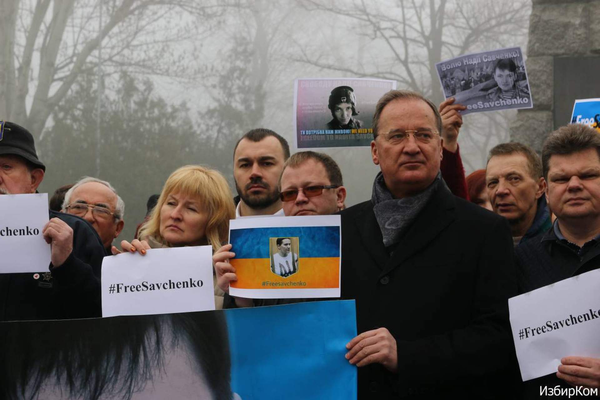 Одесситы принесли цветы к памятнику Шевченко и потребовали освободить Савченко