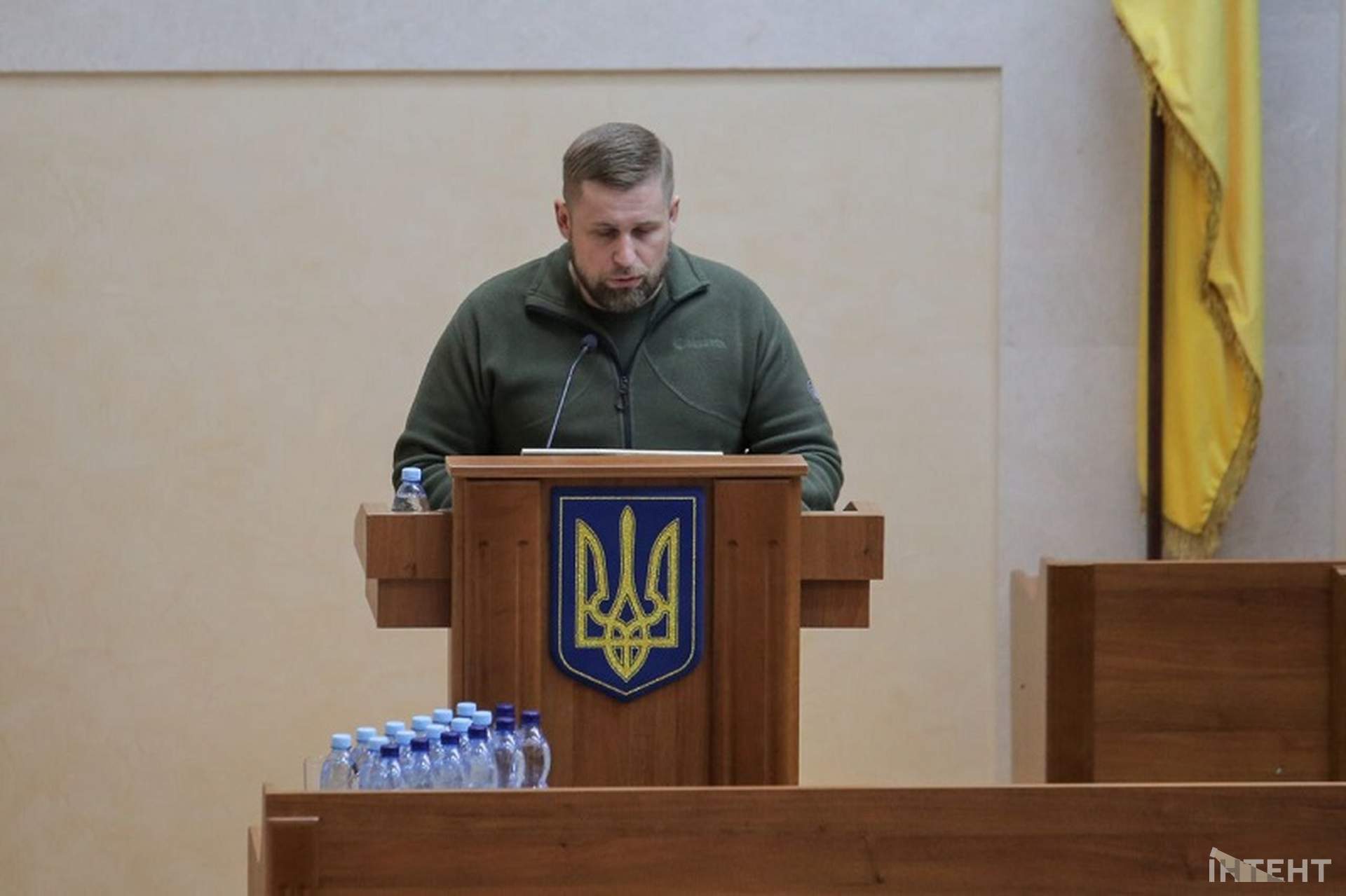 Шрапнель та невдалий перформанс: світлини з сесії Одеської облради