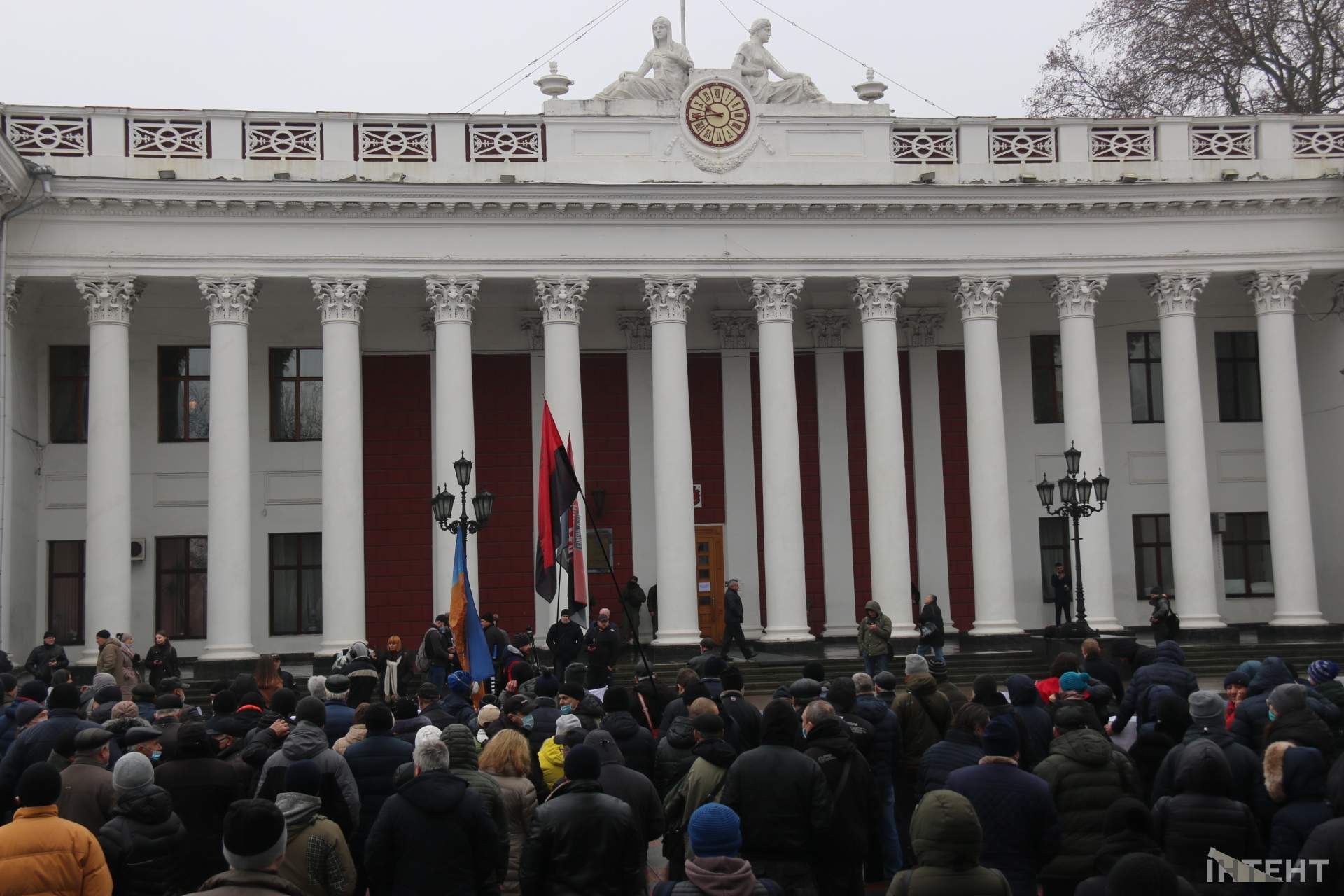 Сесія міськради: покришки, мітинги, нардепи