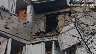 В Херсоні росіяни влучили в багатоповерхівку