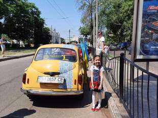 В Одесі влаштували мегамарш вишиванок та автопробіг до дня кримськотатарського прапору