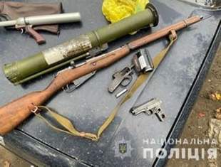 Під час обшуку у жителя Миколаєва виявили арсенал зброї