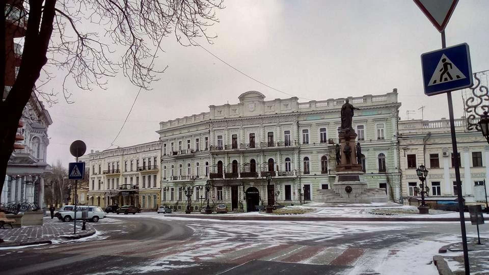 Зима на "старый Новый год": в Одессе выпал небольшой снег