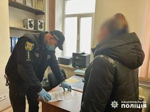 Начальниця відділення банку в Одесі привласнила чужі гроші з переказів