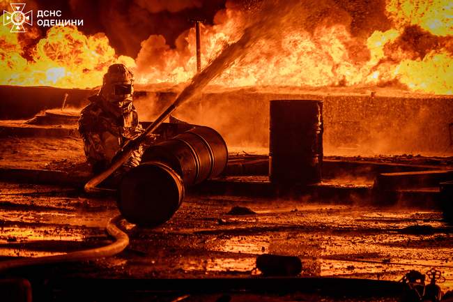 Firefighting at an oil depot. PHOTO: State Emergency Service in Odesa region