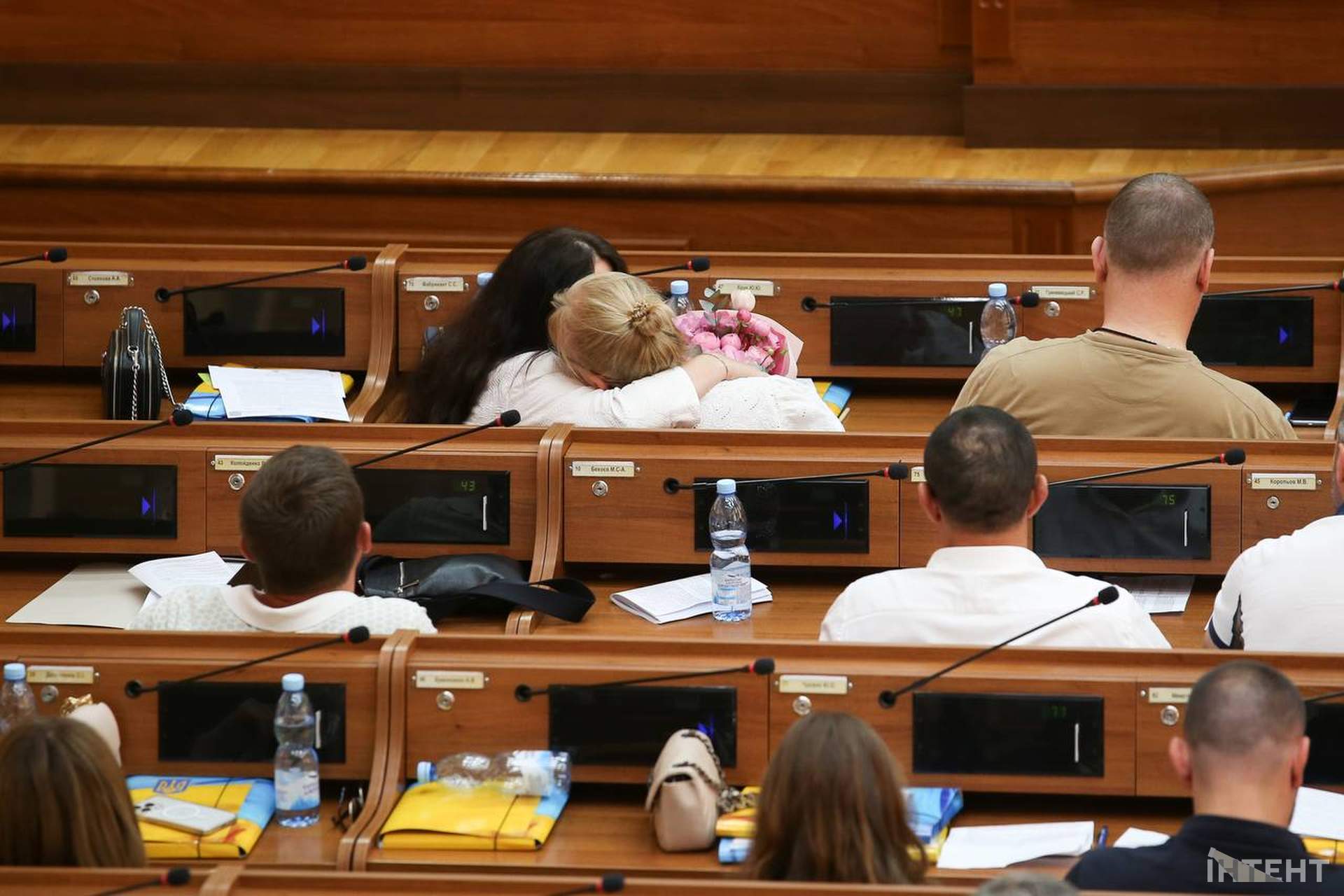Бронювання охоронців замість медиків та підвищення зарплат: сесія Одеської облради у світлинах Інтента