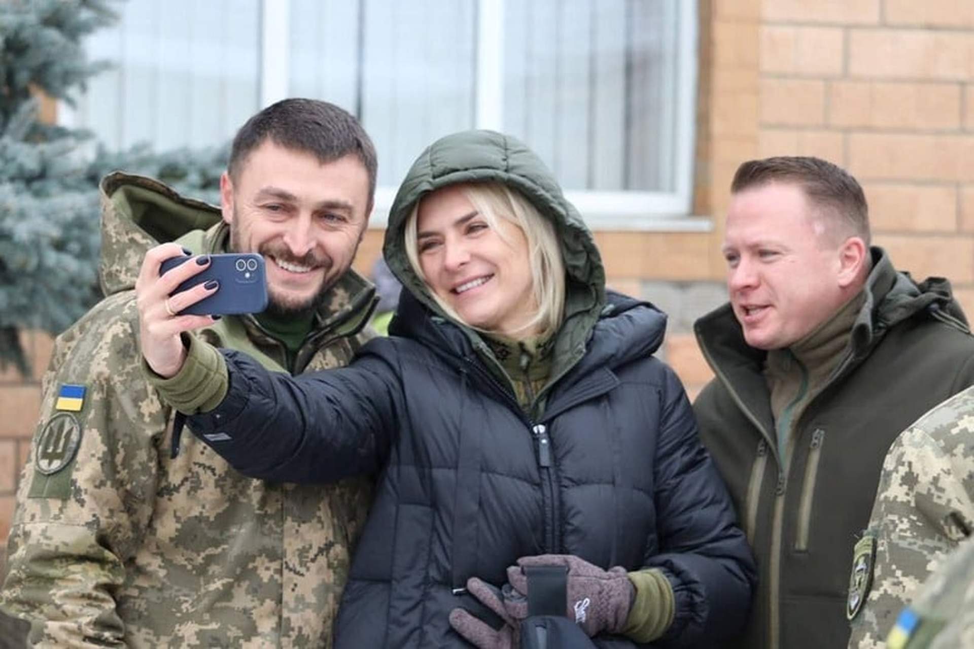У Снігурівці урочисто підняли український прапор