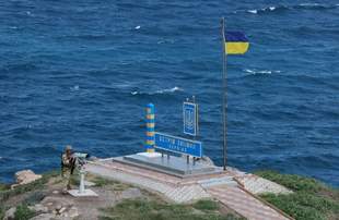 На Зміїному відпрацювали підводне мінування
