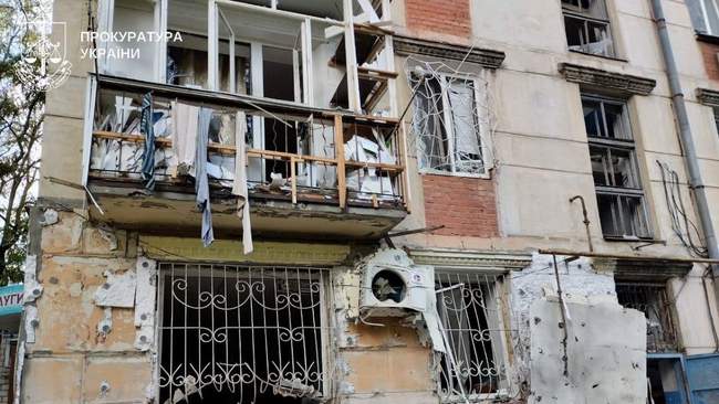 Последствия атаки в Херосне. ФОТО: kherson.gp.gov.ua