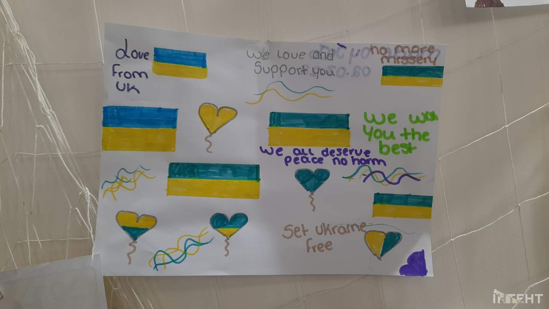 "Дякую за сміливість": діти з усього світу надіслали листівки в підтримку України