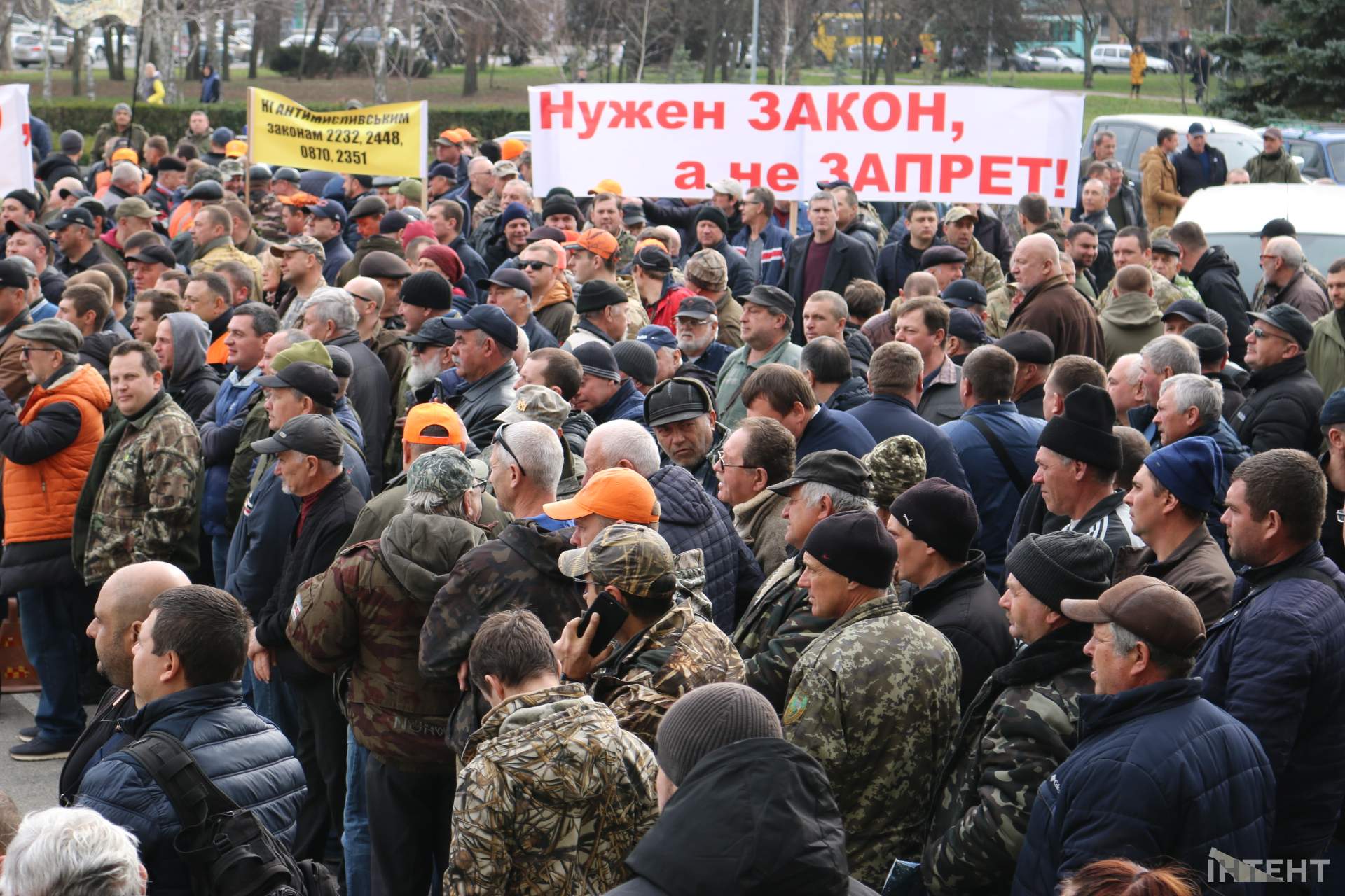 Сесія Одеської обласної ради: мітинг ззовні і напруга всередині