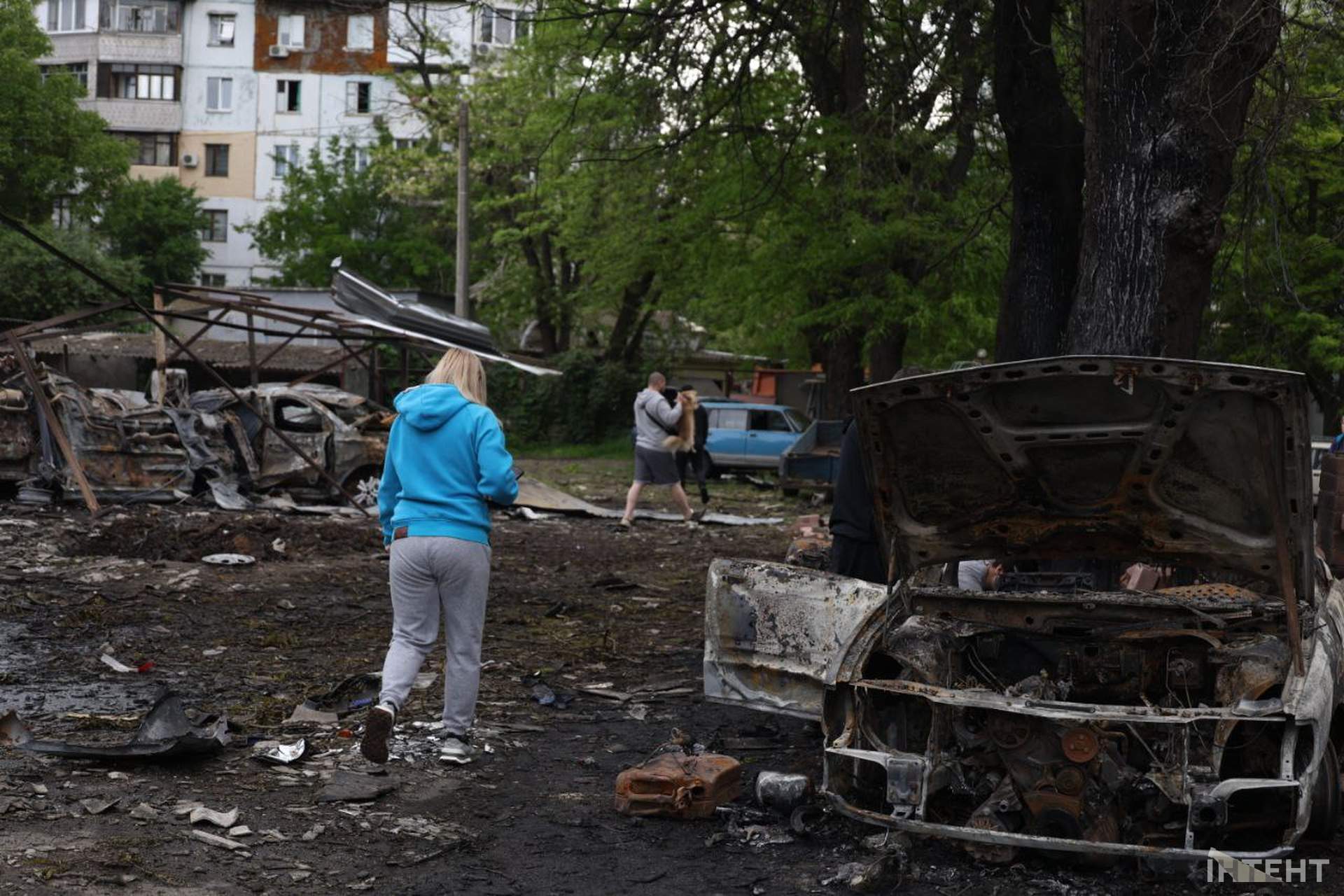 Внаслідок російської атаки в Одесі вночі згоріли 20 авто