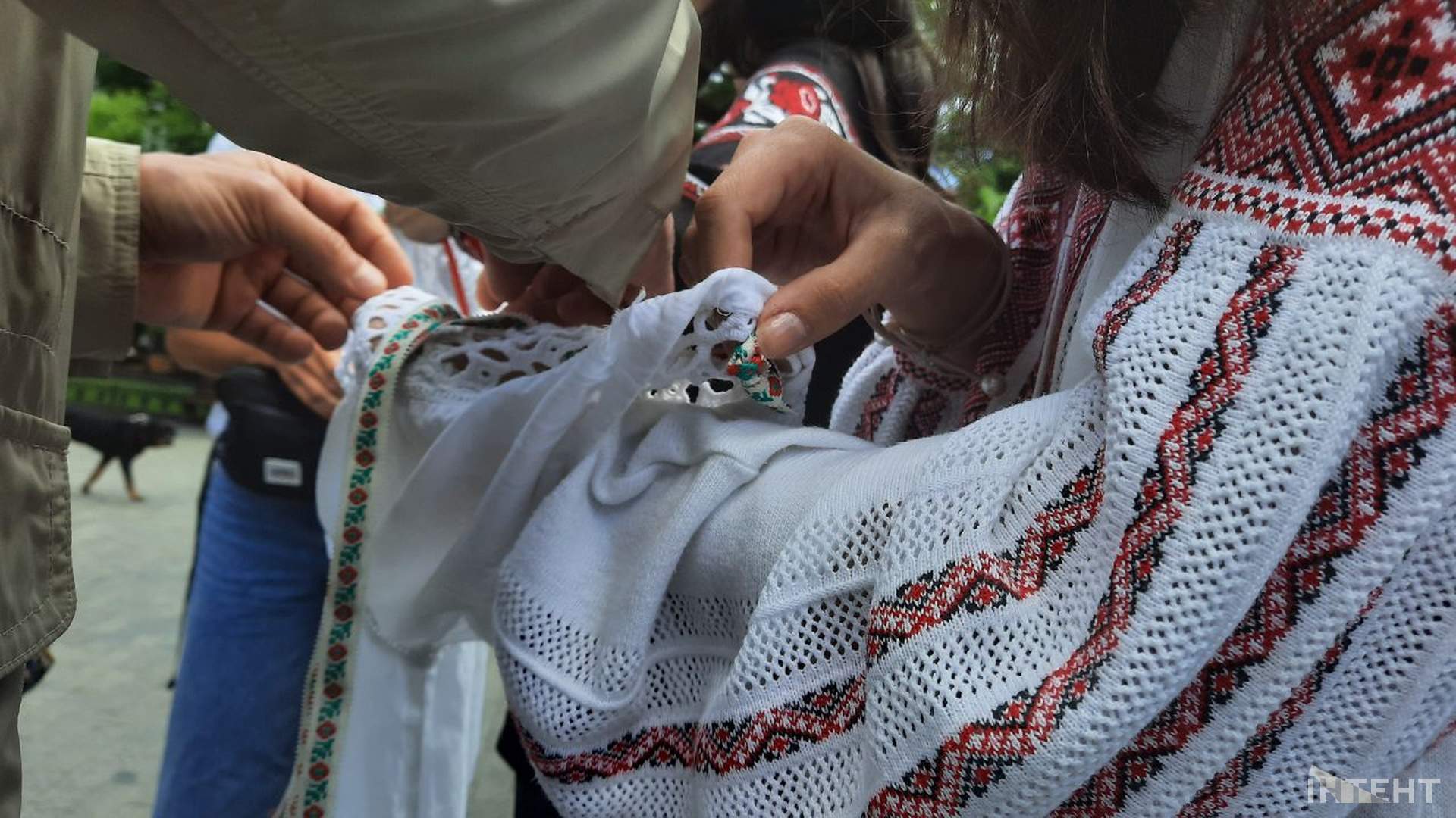 В центрі Одеси провели патріотичну акцію з нагоди Дня вишиванки