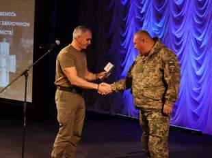 У Миколаєві нагородили Героїв за оборону міста