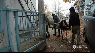 На Херсонщині евакуювали з-під обстрілів двох чоловіків, яких росіяни атакували кілька разів поспіль