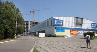 Суд пішов назустріч голові облради та зняв арешт з землі біля Палацу спорту